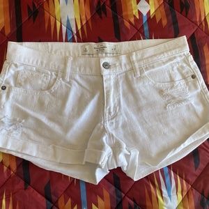 Abercrombie & Fitch Women's Low Rise White Distressed Jean Shorts Size 4 W27
